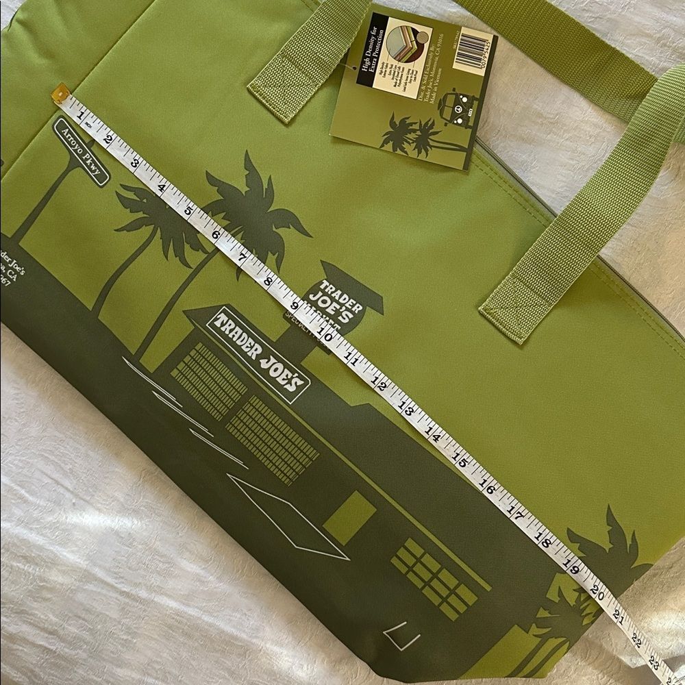 Trader Joe’s Insulated Grocery Bag Limited Edition 8 Gallon Sage Olive Green - Picture 5 of 10